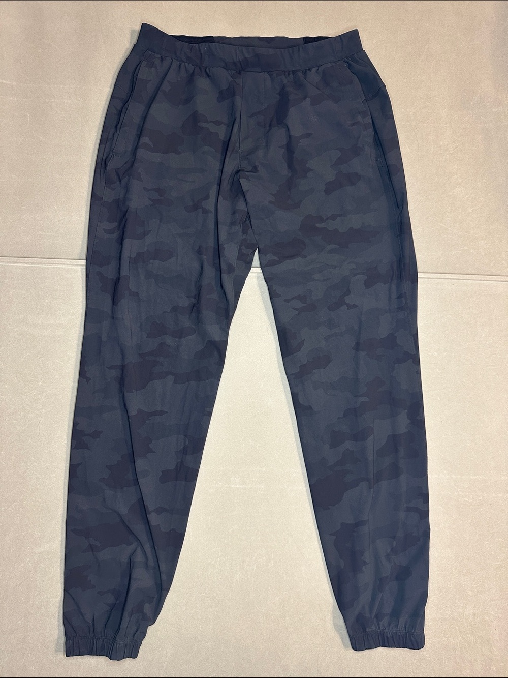 Lululemon Men's Black grey * Flawed Camouflage Jogger Pants - L